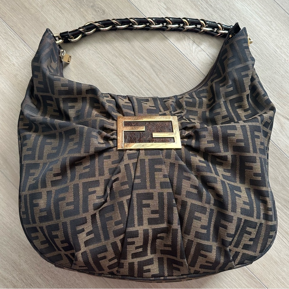Fendi shoulder handbag- 100% authentic- great condition